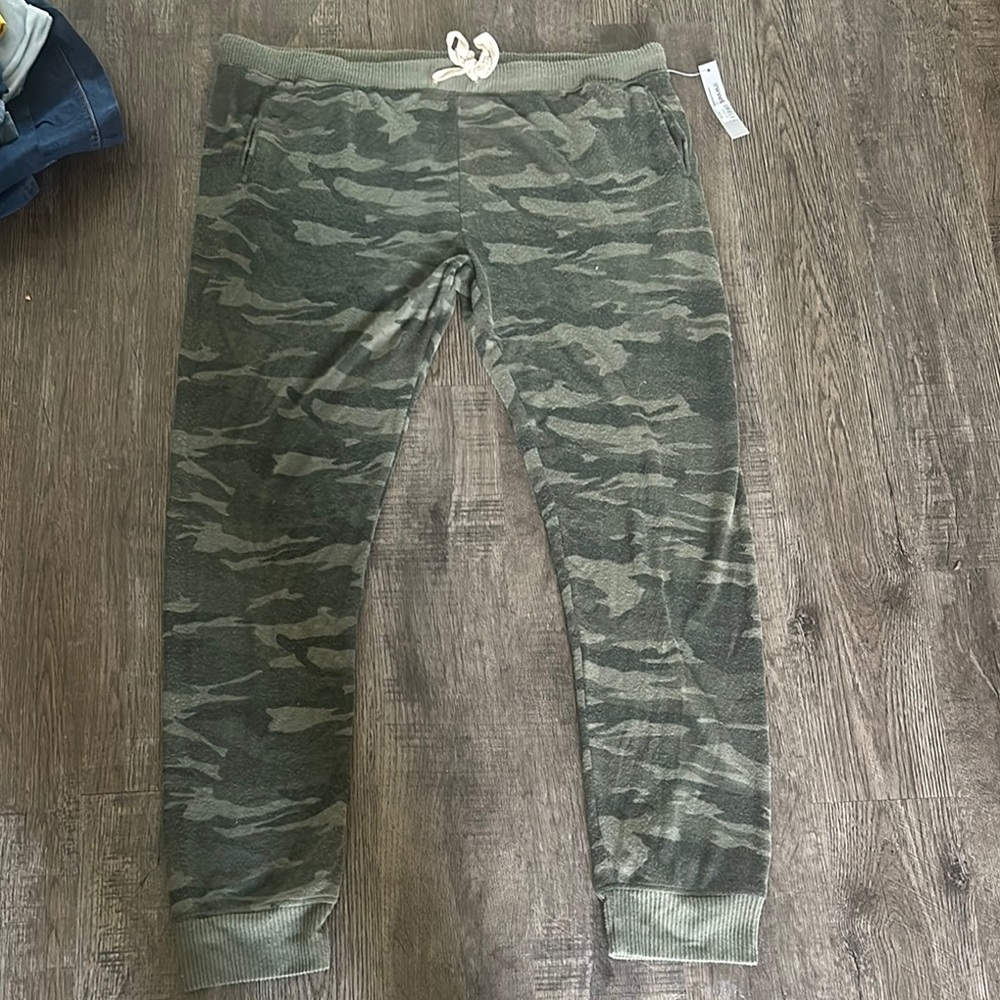 Green Camouflage Sweatpants with Relaxed Fit 3X